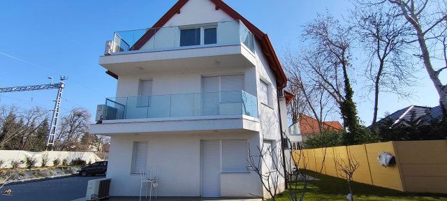 Eladó téglalakás, Balatonkenesén 73 M Ft, 2 szobás