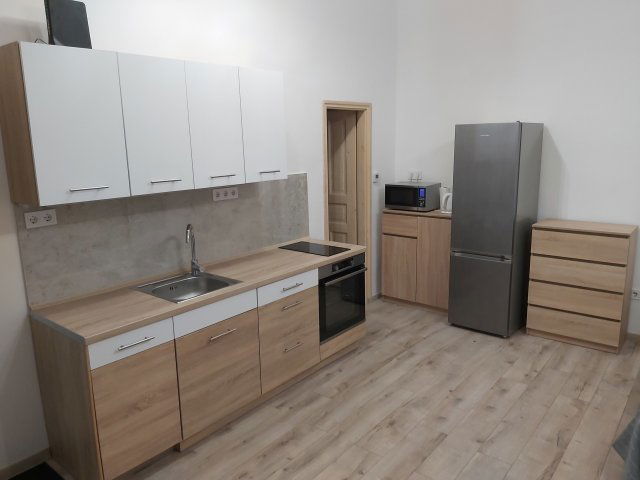 Kiadó téglalakás, albérlet, VI. kerületben, Vörösmarty utcában
