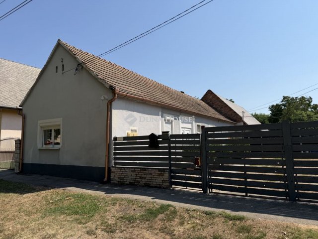 Eladó családi ház, Siklóson, Baross Gábor utcában 46 M Ft