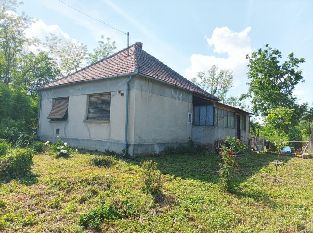 Eladó családi ház, Ukkon 13.3 M Ft, 2 szobás