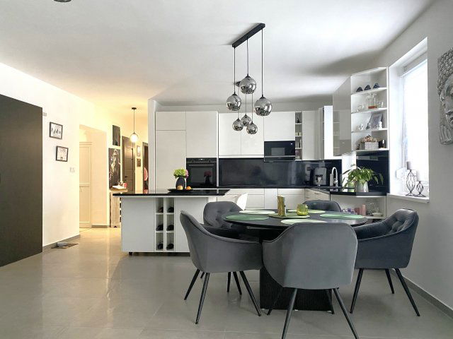 Eladó ikerház, Erdőkertesen 134.9 M Ft, 5 szobás