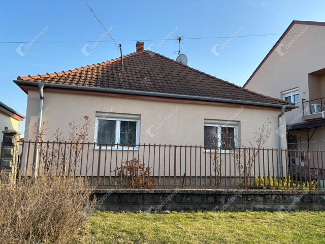 Eladó családi ház, Győrött 73.9 M Ft, 3 szobás
