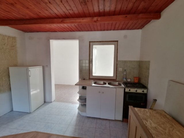 Eladó családi ház, Velencén 36.9 M Ft, 1 szobás