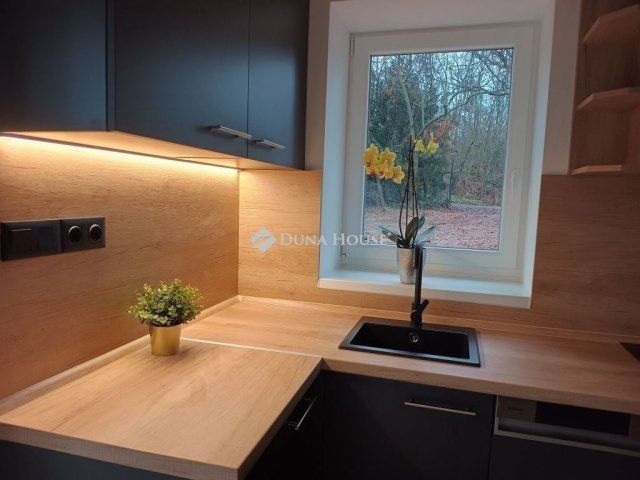 Eladó családi ház, Cserkúton 64.9 M Ft, 2 szobás