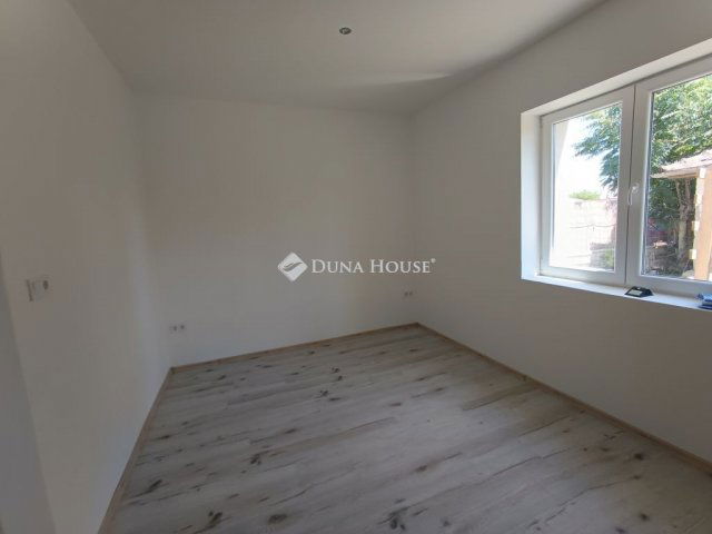 Eladó családi ház, Újszászon 19.9 M Ft, 4 szobás