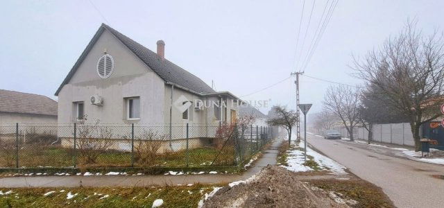 Eladó családi ház, Tápiószecsőn 75 M Ft, 4 szobás