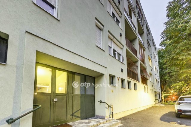 Eladó téglalakás, Miskolcon 30 M Ft, 2 szobás