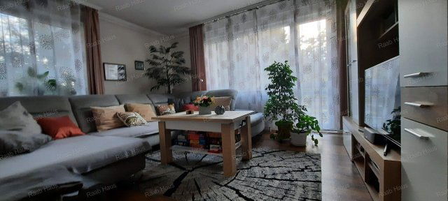 Eladó családi ház, Győrött 99.9 M Ft, 4+2 szobás