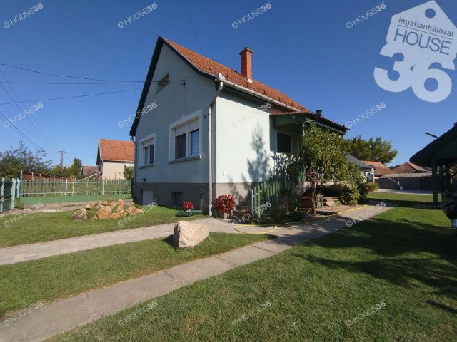 Eladó családi ház, Izsákon 84.5 M Ft, 5 szobás