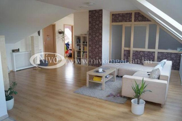 Eladó téglalakás, Veszprémben 84.9 M Ft, 3+2 szobás