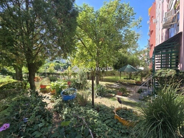 Eladó panellakás, Pécsett 61.9 M Ft, 4 szobás