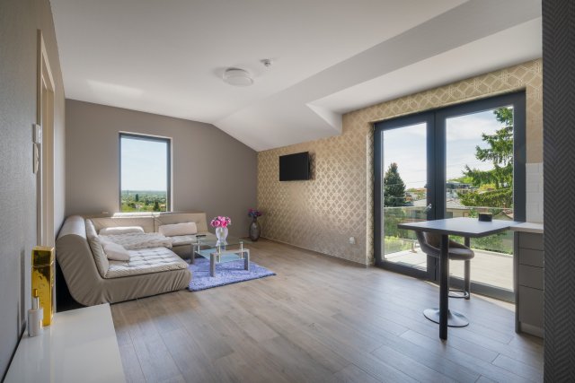 Eladó családi ház, Diósdon 350 M Ft, 9 szobás
