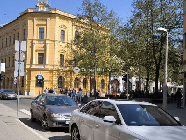 Eladó téglalakás, Debrecenben 69.9 M Ft, 4 szobás