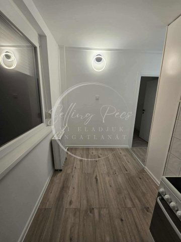 Eladó panellakás, Pécsett, Eszék utcában 48.9 M Ft, 2+1 szobás