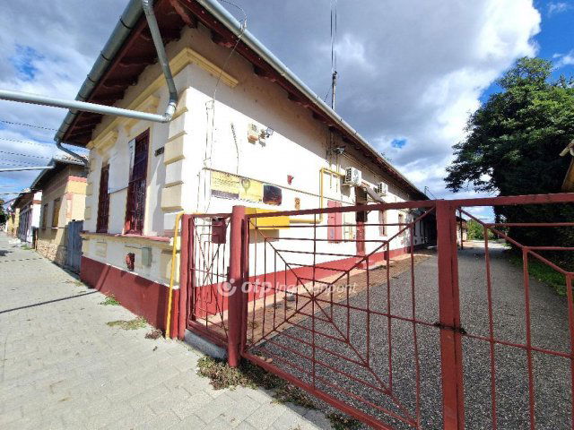 Eladó üzlethelyiség, Fegyverneken 34.9 M Ft