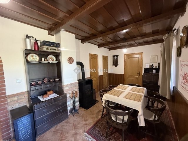 Eladó családi ház, Balatonfenyvesen 179.9 M Ft, 5 szobás