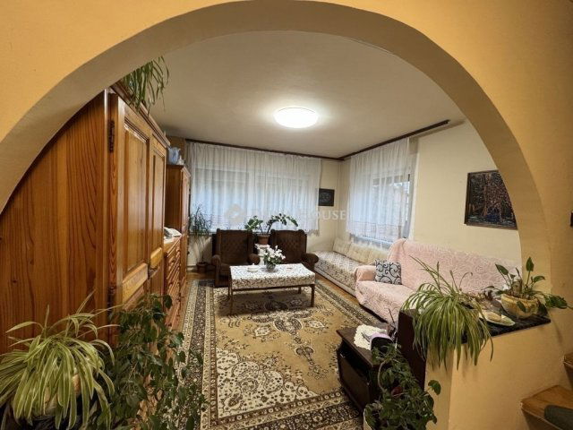 Eladó családi ház, Nagytarcsán 119.9 M Ft, 4 szobás