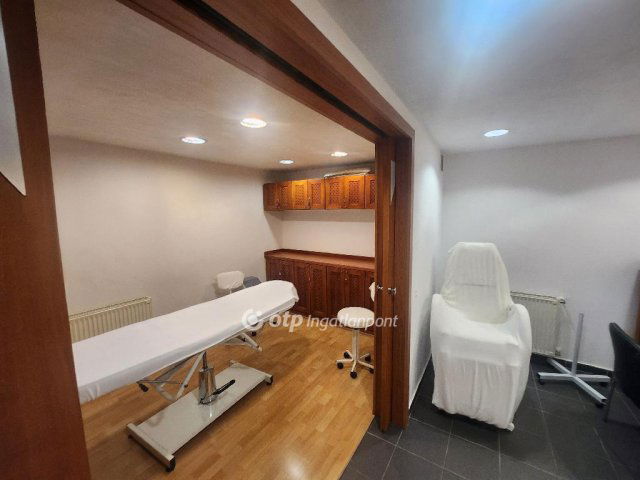 Eladó üzlethelyiség, Budapesten, IV. kerületben 75 M Ft