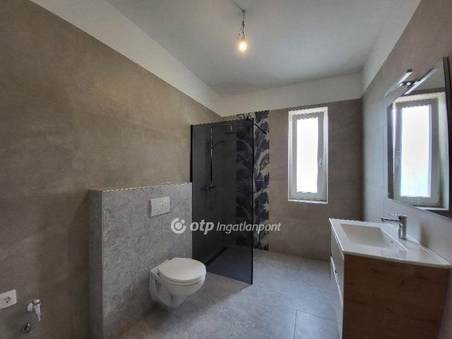 Eladó téglalakás, Siófokon 105.475 M Ft, 3 szobás