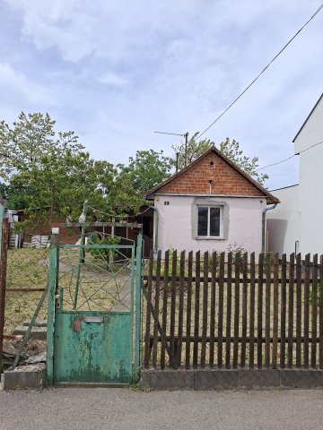 Eladó családi ház, Szolnokon 15.9 M Ft, 2 szobás