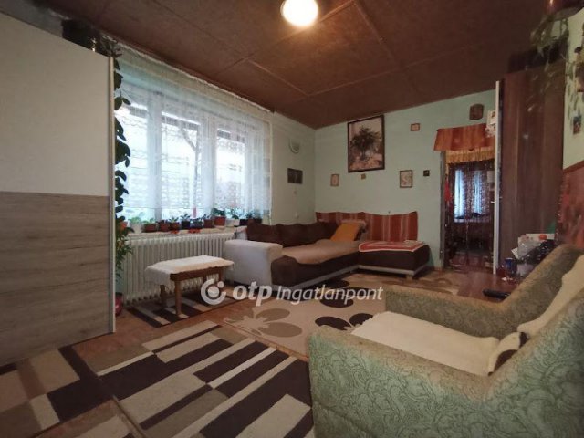 Eladó családi ház, Taron 18 M Ft, 4 szobás