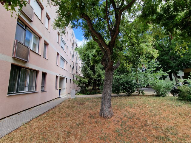 Eladó téglalakás, Budapesten, XVIII. kerületben, Építő utcában