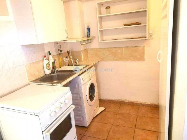 Eladó családi ház, Szegeden 34.9 M Ft, 1 szobás