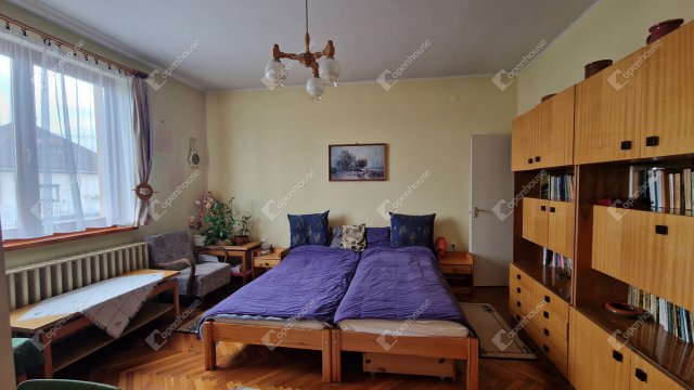 Eladó családi ház, Bábolnán 69.9 M Ft, 5 szobás