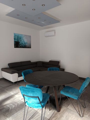 Kiadó téglalakás, albérlet, Pécsett, Komlói úton, 2 szobás