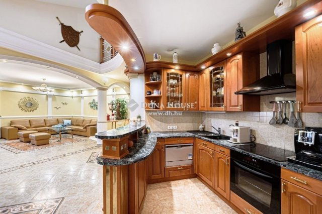 Eladó családi ház, Szigetszentmiklóson 350 M Ft, 4 szobás