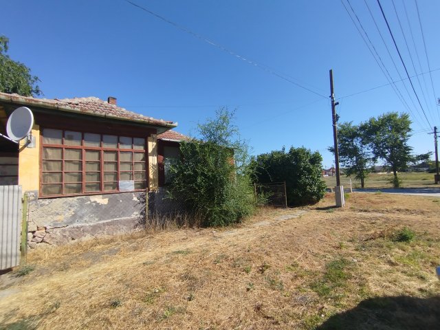 Eladó családi ház, Újszászon 14 M Ft, 2 szobás