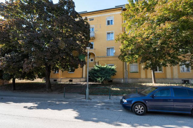 Eladó téglalakás, Tatabányán 30 M Ft, 2+1 szobás