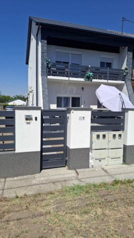 Eladó ikerház, Örkényen 68 M Ft, 4 szobás