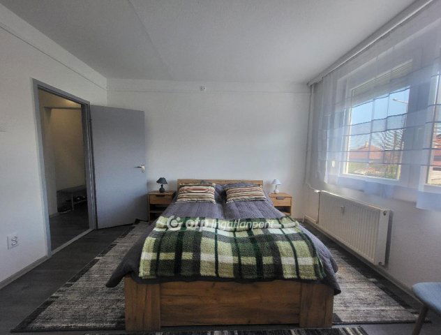 Eladó panellakás, Egerben 45 M Ft, 2 szobás