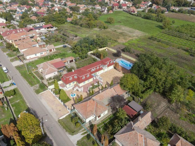 Eladó családi ház, Hevesen 109 M Ft, 7 szobás