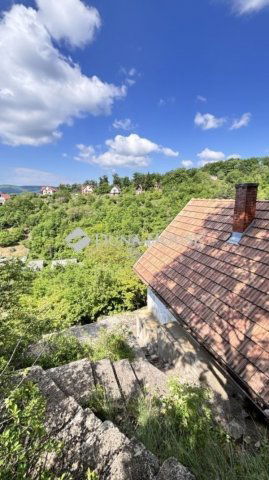 Eladó családi ház, Pécsett 19.9 M Ft, 1 szobás