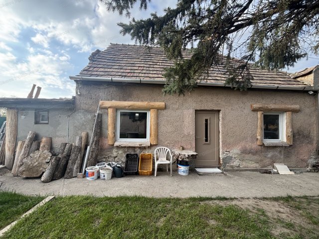 Eladó családi ház, Szárligeten 38 M Ft, 2 szobás