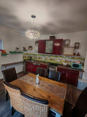 Eladó családi ház, Hévízen 94.9 M Ft, 7 szobás