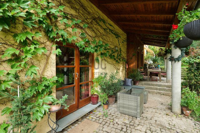 Eladó családi ház, Csobánkán 192.8 M Ft, 7 szobás