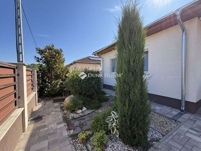 Eladó családi ház, Kecskeméten 92.99 M Ft, 4 szobás