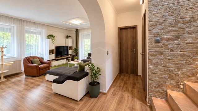 Eladó családi ház, Szigetszentmiklóson 139 M Ft, 4+2 szobás