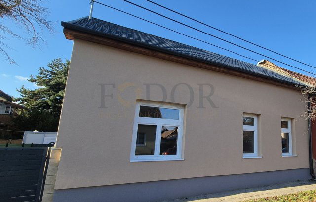 Eladó családi ház, Budapesten, XVIII. kerületben, Honvéd utcában