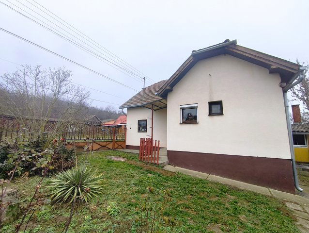 Eladó családi ház, Dombóváron 26 M Ft, 2 szobás