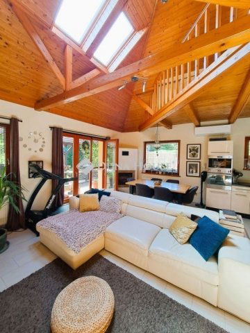 Eladó családi ház, Esztergomban 105 M Ft, 4+1 szobás