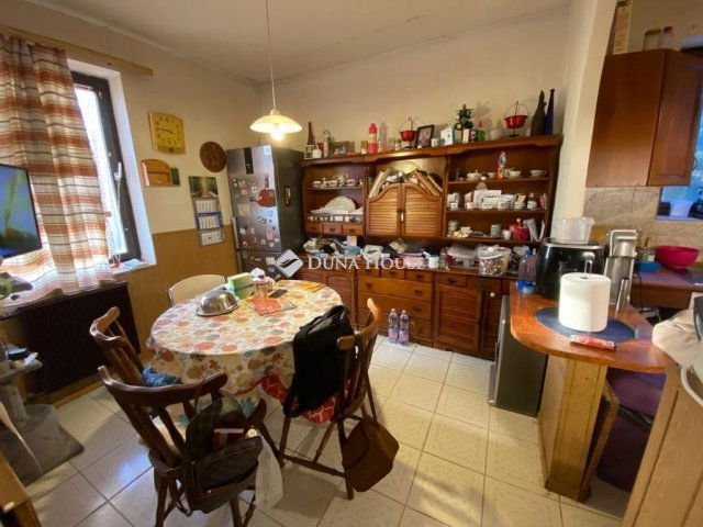 Eladó családi ház, Budaörsön 192 M Ft, 9 szobás