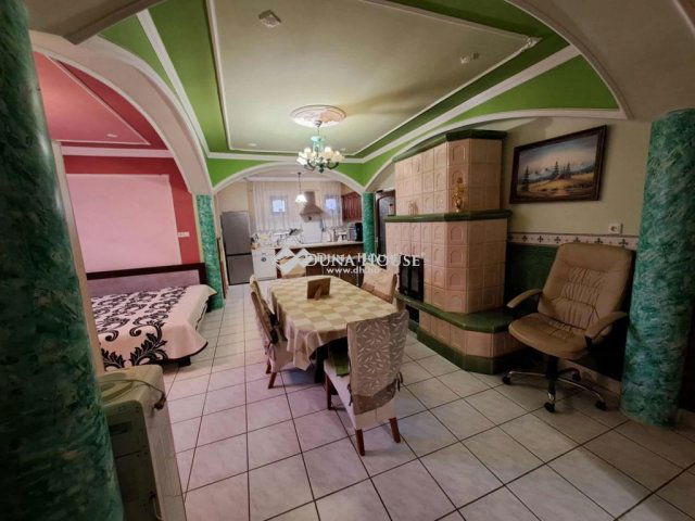 Eladó családi ház, Földesen 160 M Ft, 6 szobás