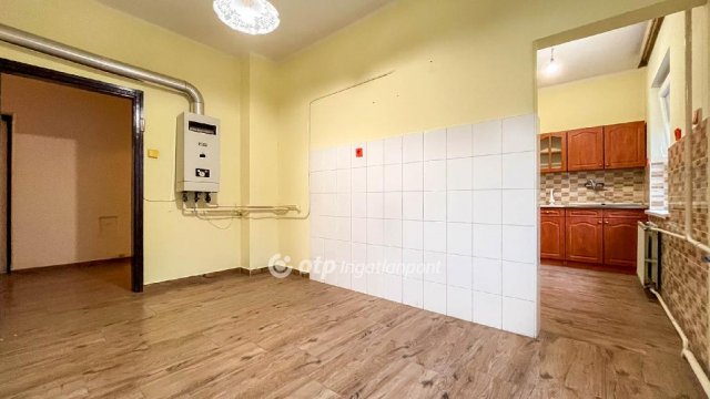 Eladó családi ház, Győrött 55 M Ft, 4 szobás