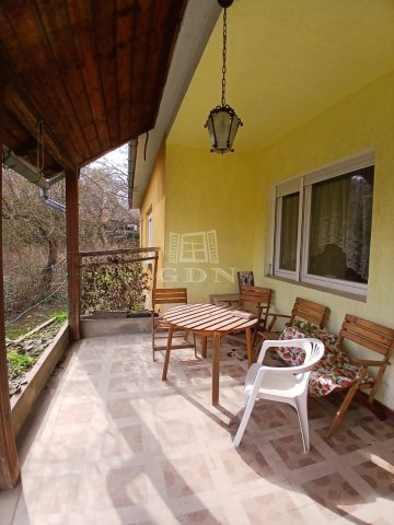 Eladó családi ház, Zircen 93.9 M Ft, 4 szobás