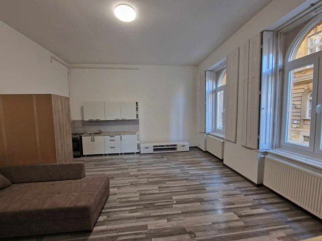 Eladó téglalakás, Budapesten, VIII. kerületben 98 M Ft