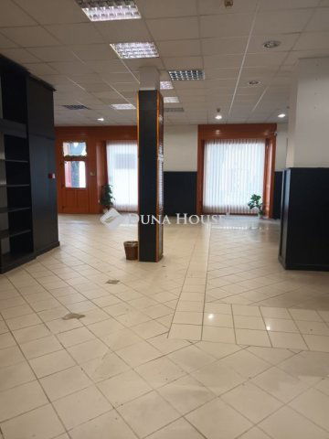 Kiadó üzlethelyiség, Szekszárdon 200 E Ft / hó